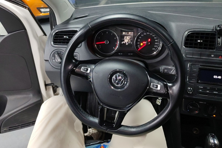 Volkswagen Polo 2016 #11 Volkswagen Polo 2016 car image #11