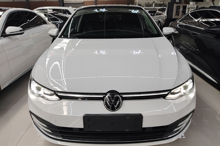 Volkswagen Golf 2021 car image #3