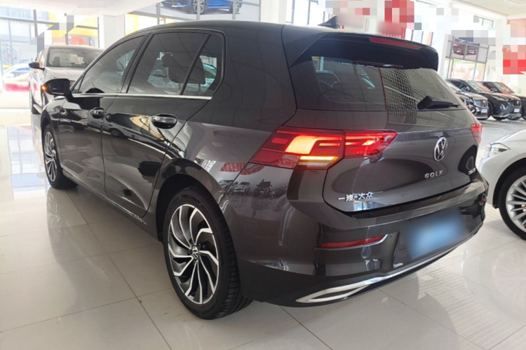 Volkswagen Golf 2023 car image #5