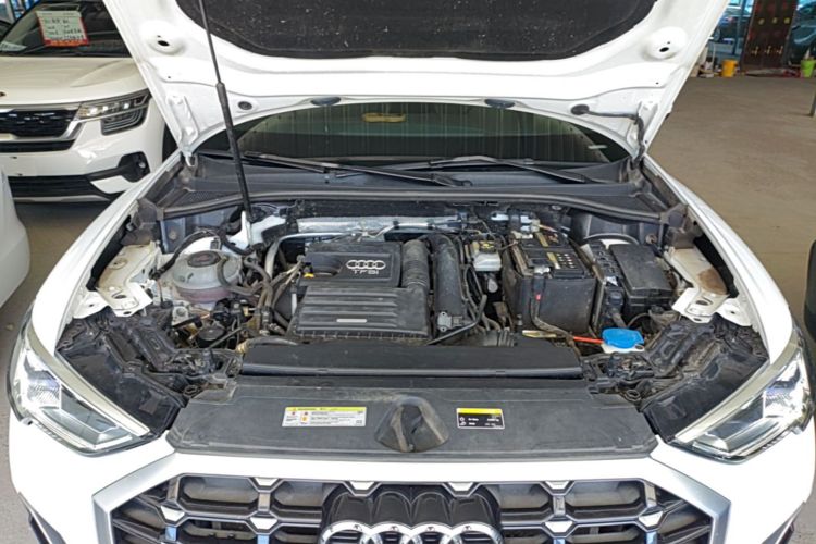 Audi Q3 2020 car image #20