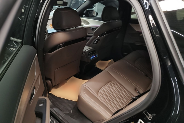 BYD Han 2025 car image #13