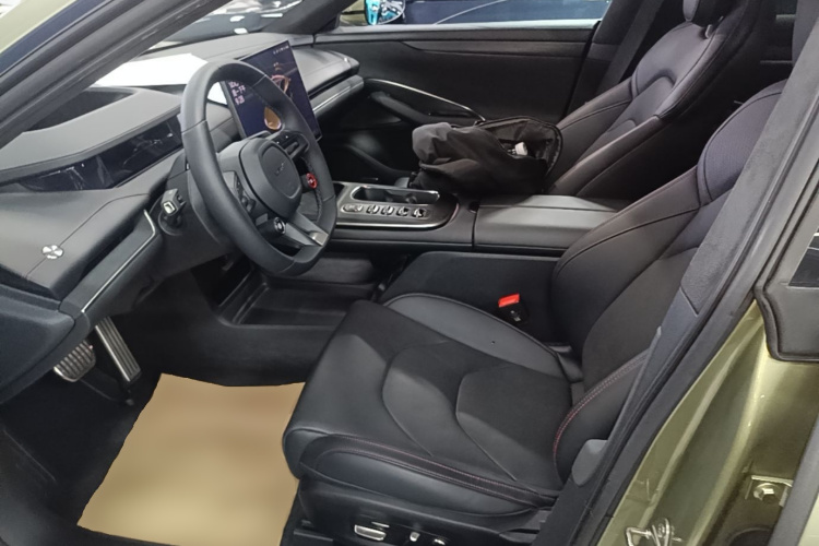 MI SU7 2024 immagine di auto #15