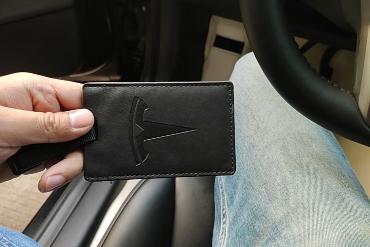 Tesla Model 3 2022 car image #9