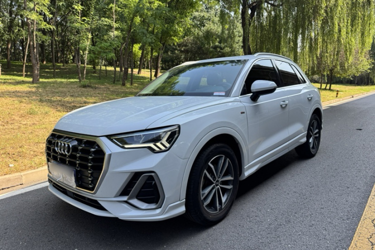 Audi Q3 2021 car image #2