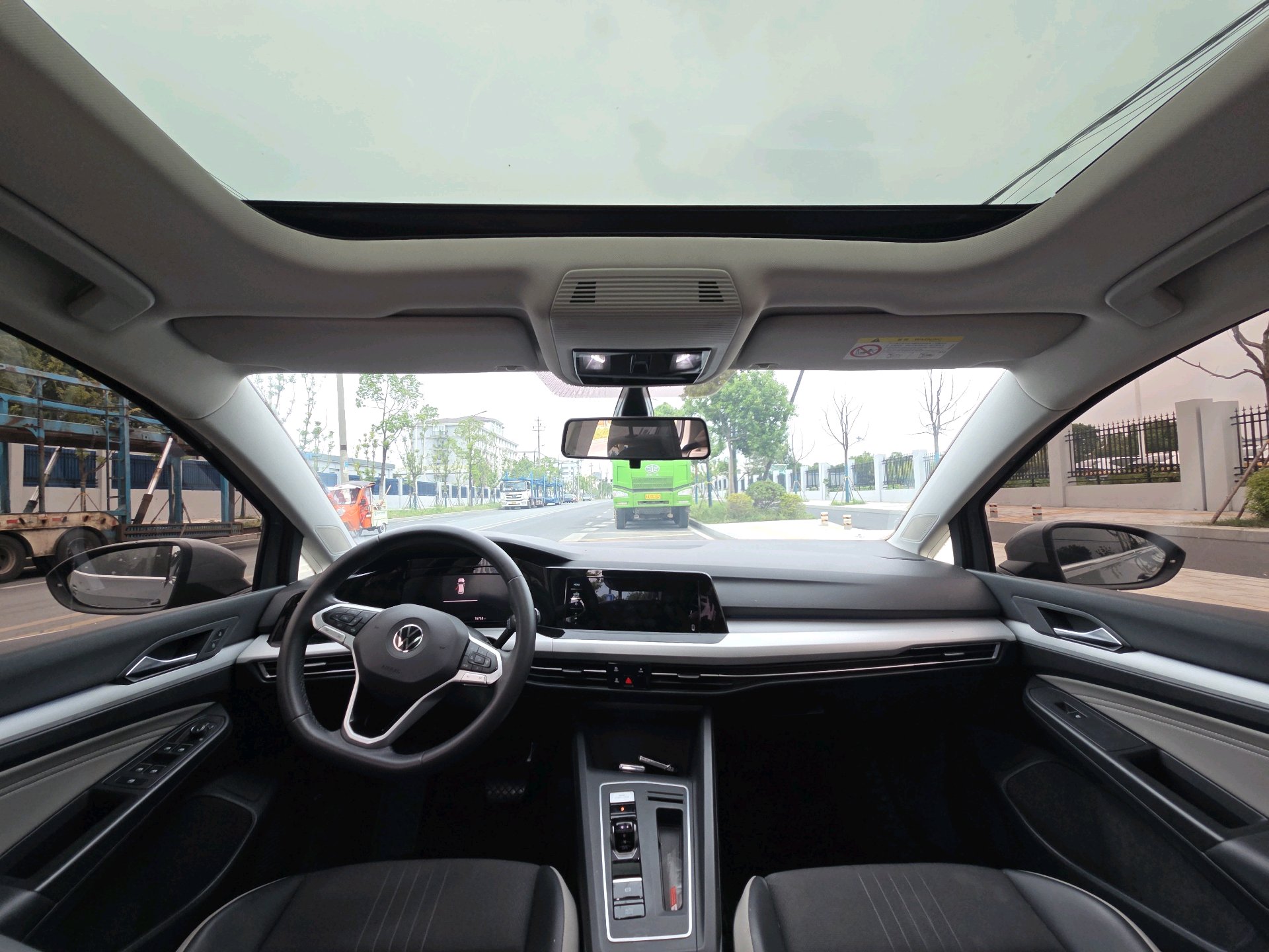 Volkswagen Golf 2022 car image #7