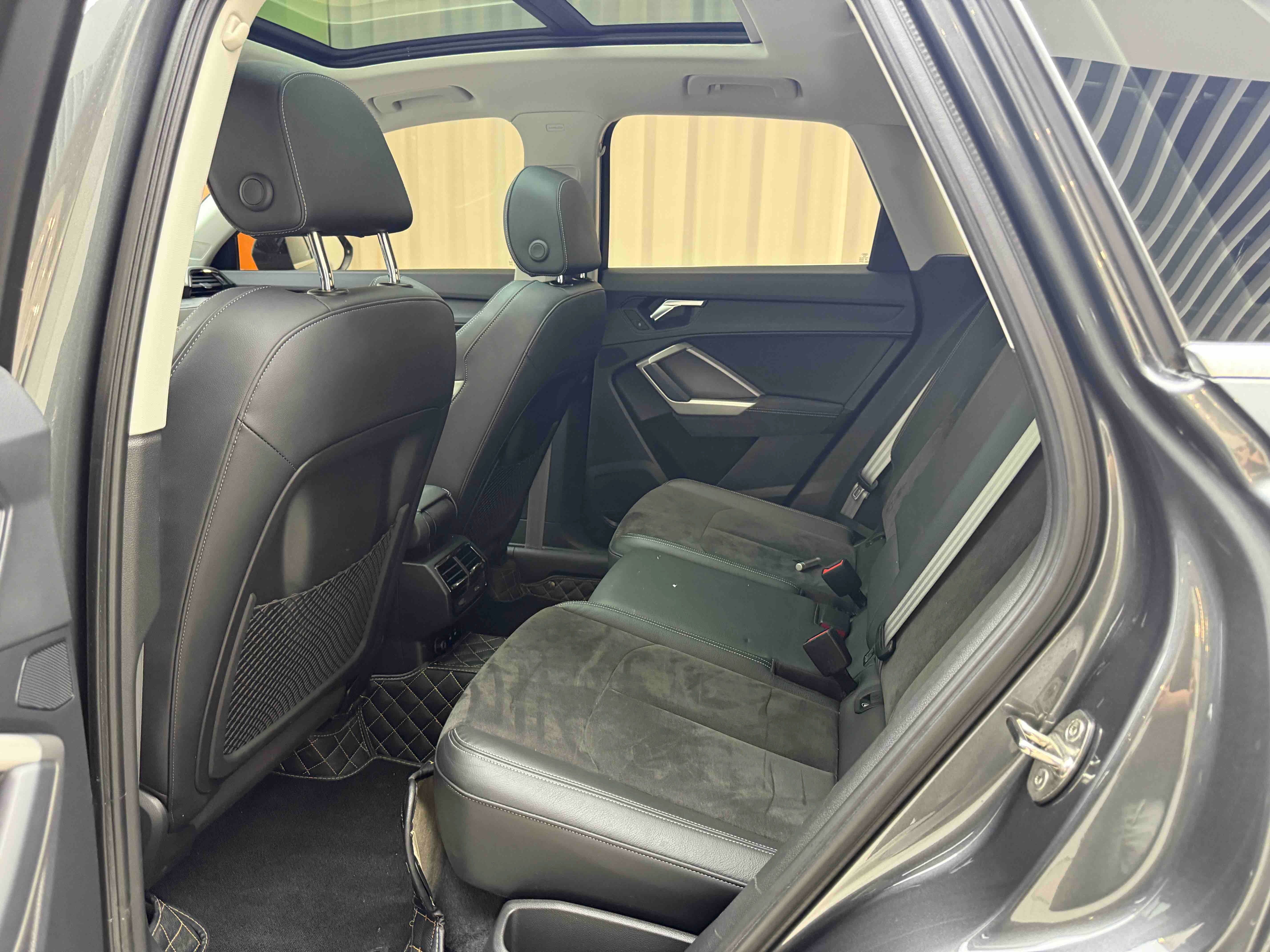 Audi Q3 2021 car image #10