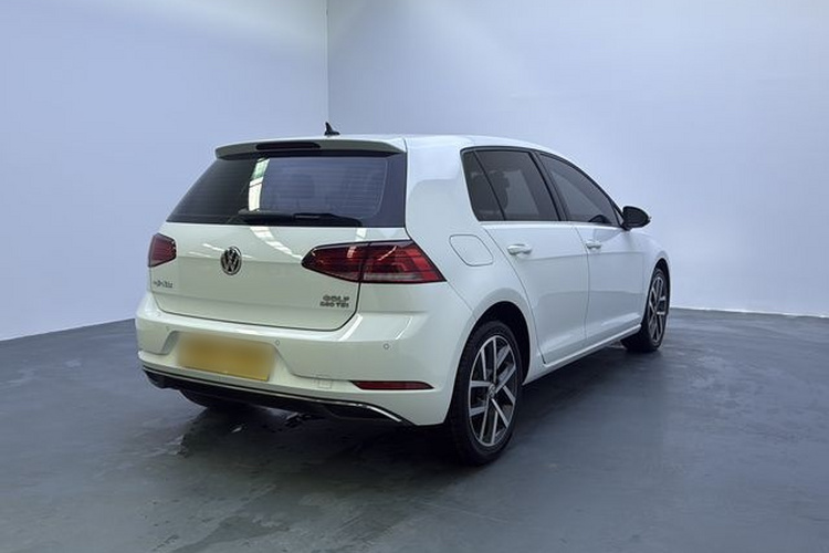 Volkswagen Golf 2020 car image #9
