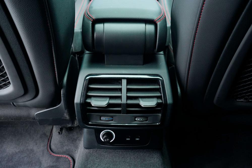 Audi Q3 2022 car image #10
