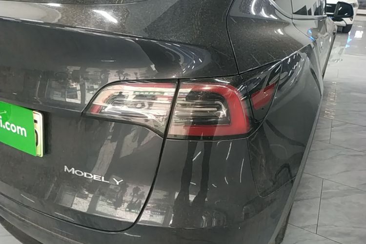 Tesla Model Y 2024 #8 Tesla Model Y 2024 car image #8