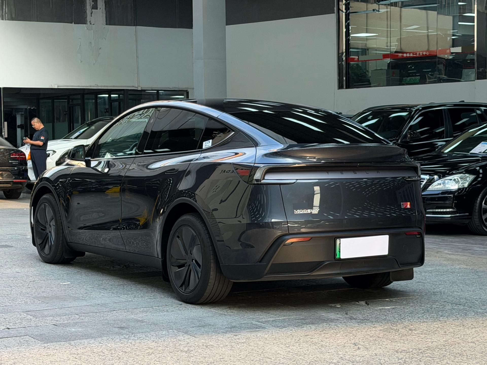 特斯拉 Model Y 2025 汽车图片 #12