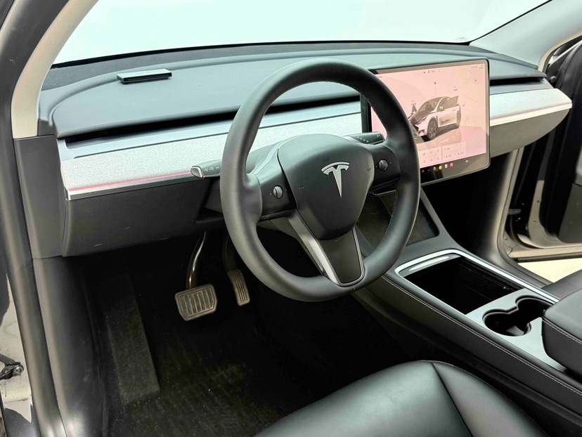 Tesla Model Y 2024 #5 Tesla Model Y 2024 car image #5