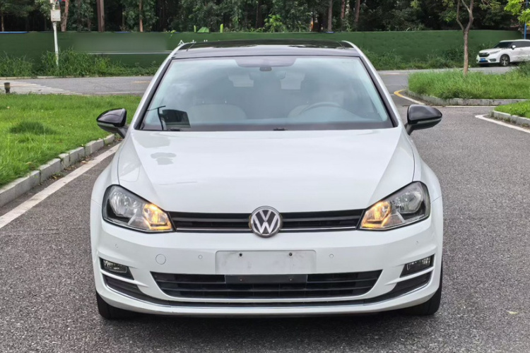 Volkswagen Golf 2017 car image #3