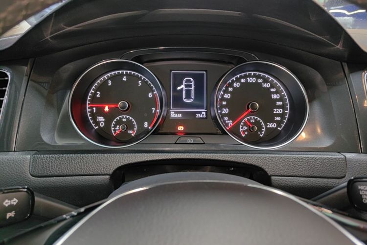 Volkswagen Golf 2019 car image #12