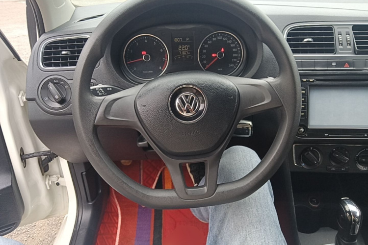 Volkswagen Polo 2015 #11 Volkswagen Polo 2015 car image #11