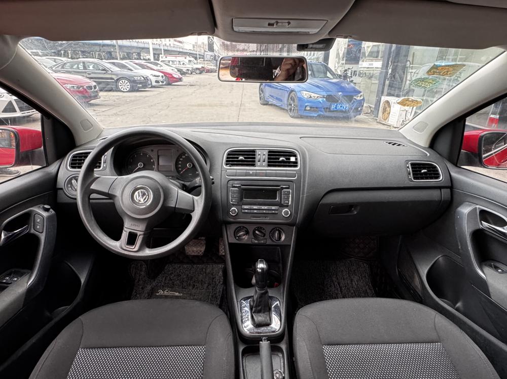 Volkswagen Polo 2012 car image #7