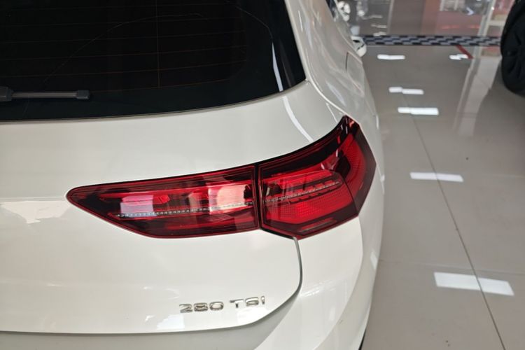 Volkswagen Golf 2022 car image #8