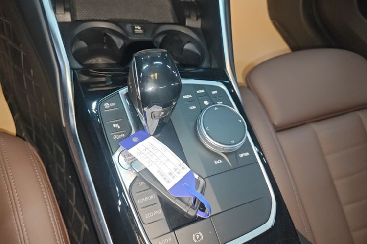 BMW 3 Series 2021 #18 BMW 3 Series 2021 صورة سيارة #18