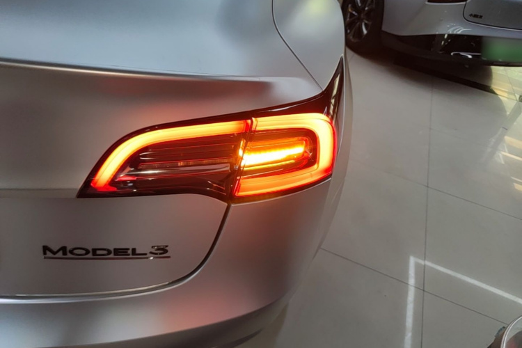 Tesla Model 3 2023 car image #8