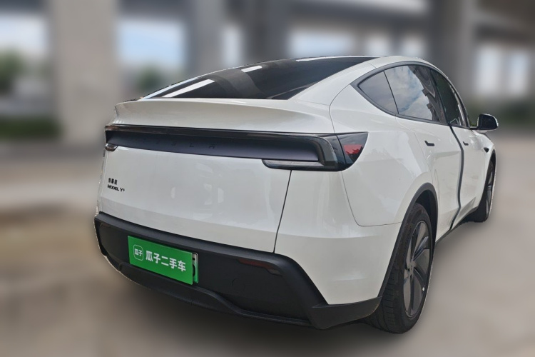 Tesla Model Y 2026 #7 Tesla Model Y 2026 car image #7