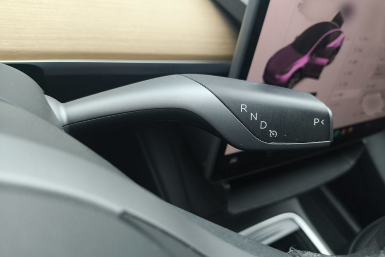 Tesla Model Y 2021 car image #17