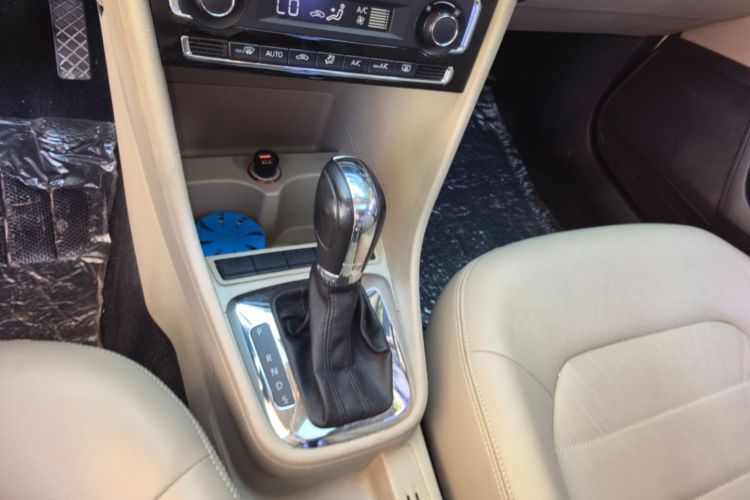 Volkswagen Santana 2015 car image #14