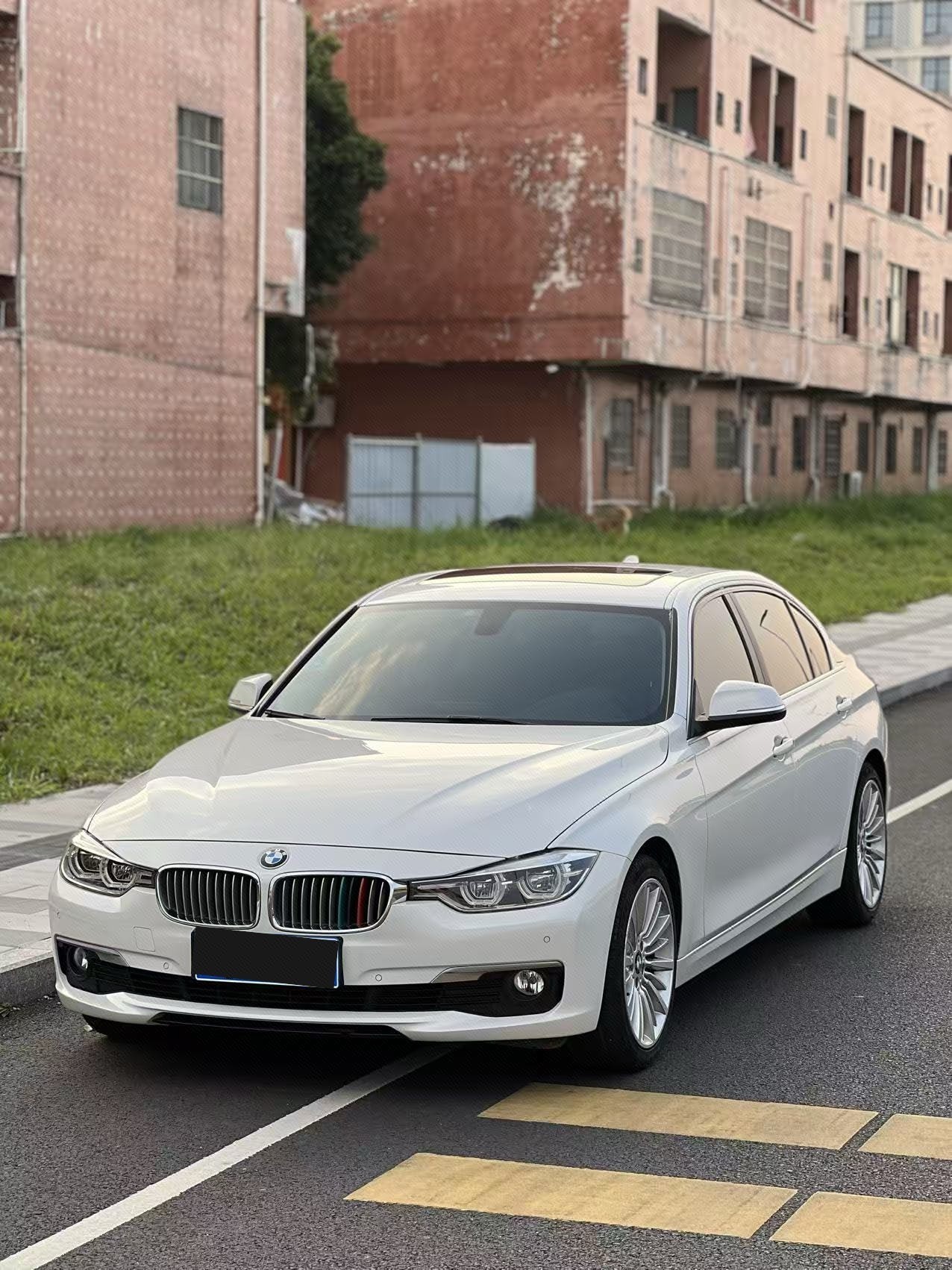BMW 3 Series 2018 car image 