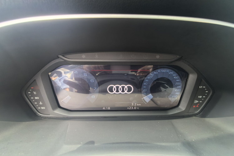 Audi Q3 2020 car image #15