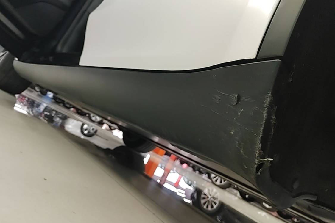 Tesla Model Y 2024 car image #24