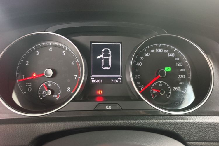 Volkswagen Golf 2019 car image #12