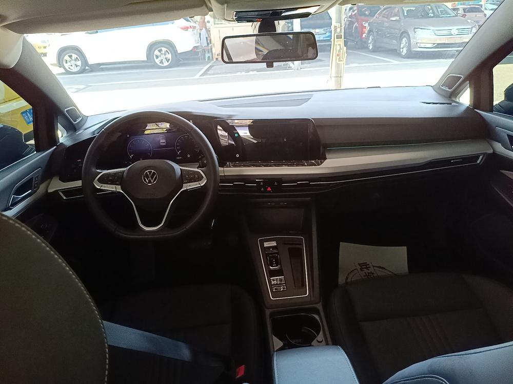 Volkswagen Golf 2025 car image #14