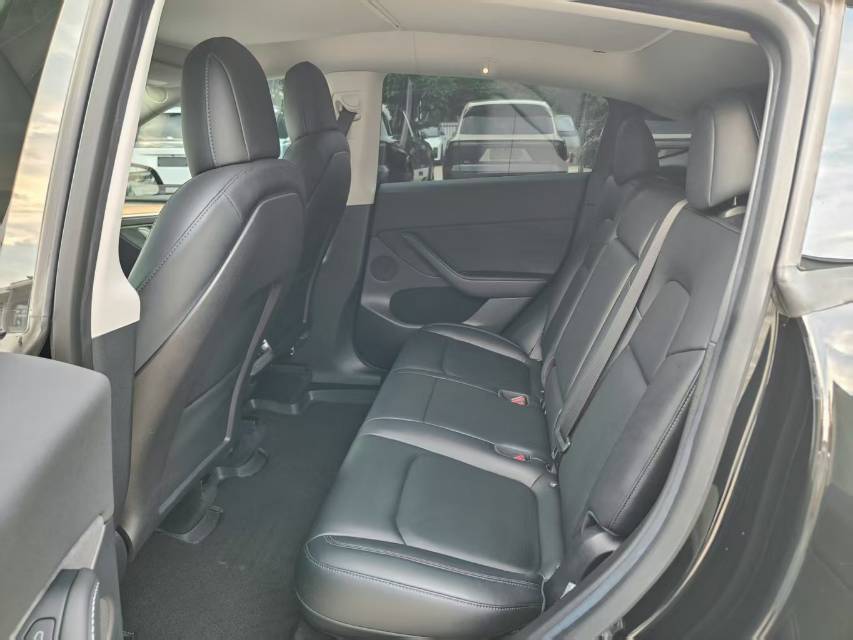 Tesla Model Y 2022 #8 Tesla Model Y 2022 car image #8