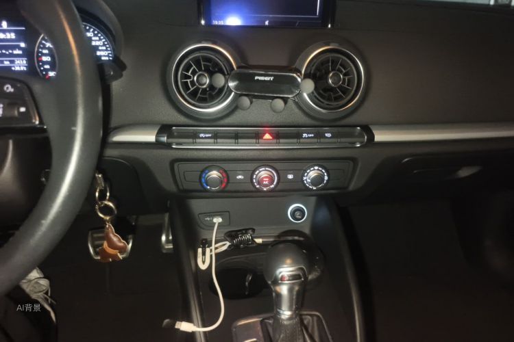 Audi A3 2018 car image #15