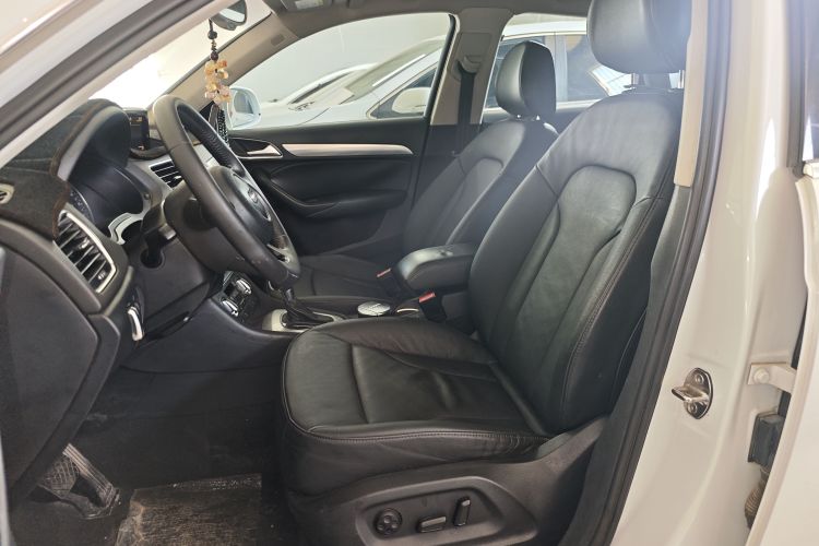 Audi Q3 2015 car image #15