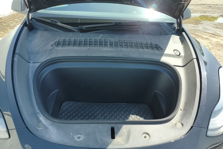 Tesla Model Y 2022 car image #20