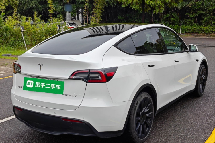 Tesla Model Y 2024 #5 Tesla Model Y 2024 car image #5