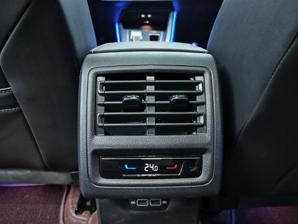 Volkswagen Golf 2023 car image #13