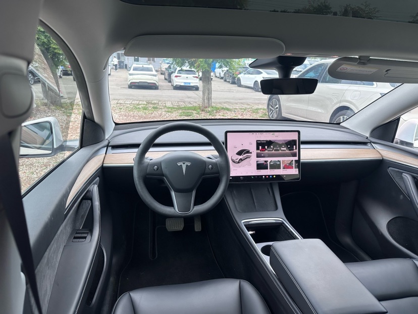 Tesla Model Y 2022 car image #5