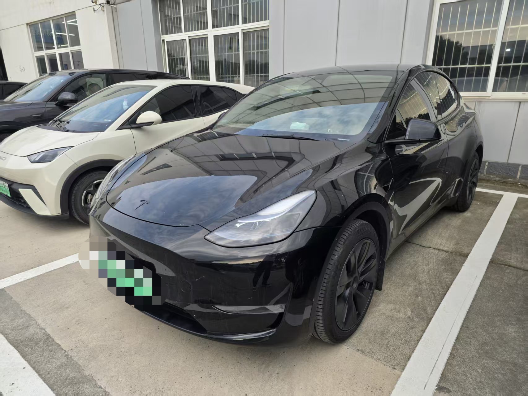 Tesla Model Y 2023 #2 Tesla Model Y 2023 car image #2
