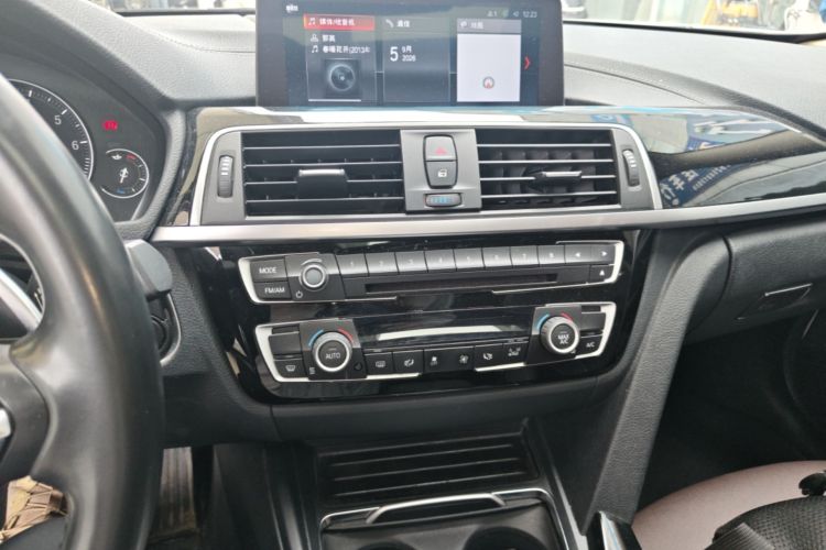 BMW 3 Series 2019 car image #13