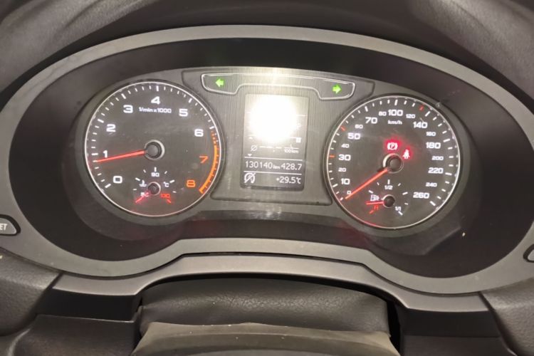 Audi Q3 2018 car image #12