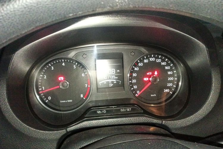 Volkswagen Polo 2015 car image #12