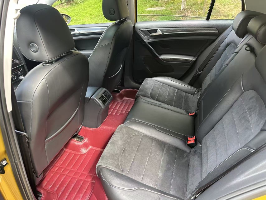 Volkswagen Golf 2018 car image #9