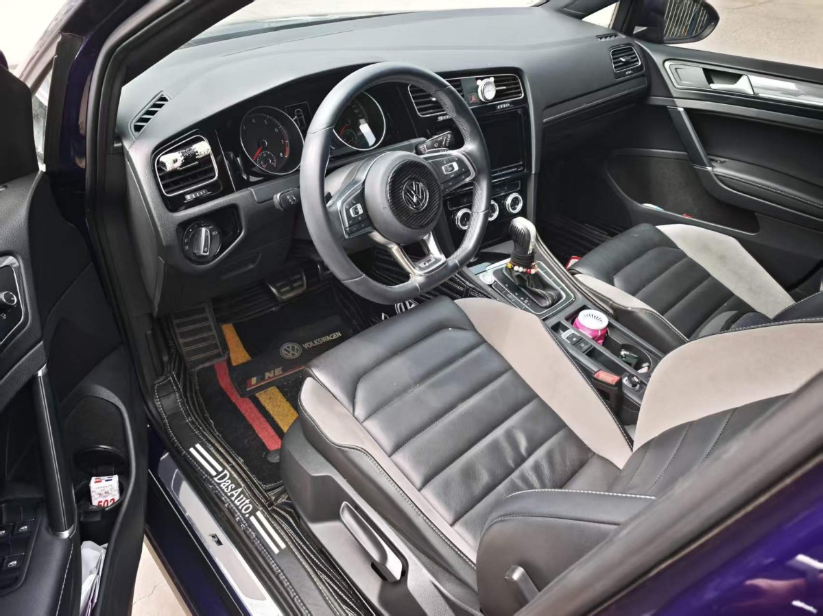 Volkswagen Golf 2018 car image #2