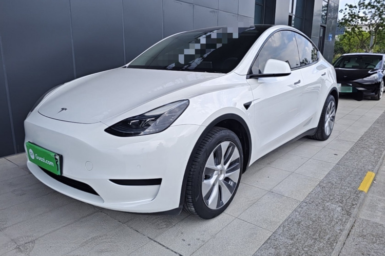 Tesla Model Y 2022 car image #2