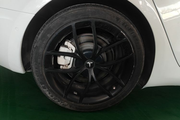 Tesla Model 3 2020 car image #10