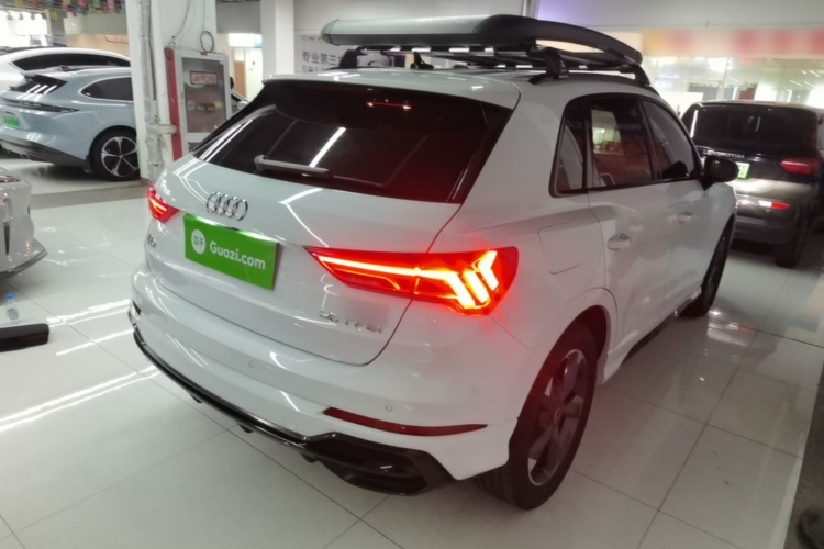 Audi Q3 2023 car image #7