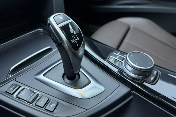 BMW 3 Series 2019 #17 BMW 3 Series 2019 car image #17