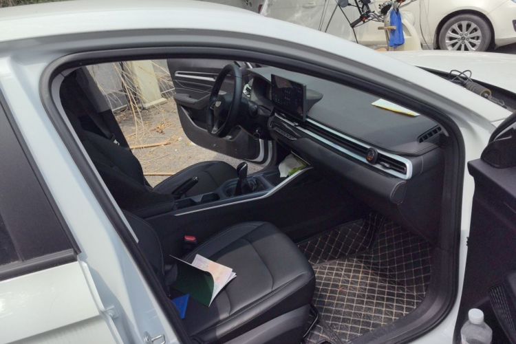GEELY Emgrand 2025 car image #23