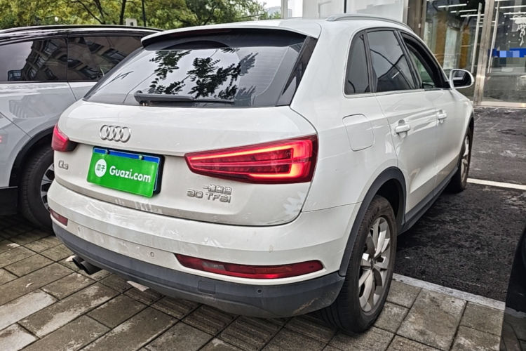Audi Q3 2018 car image #7