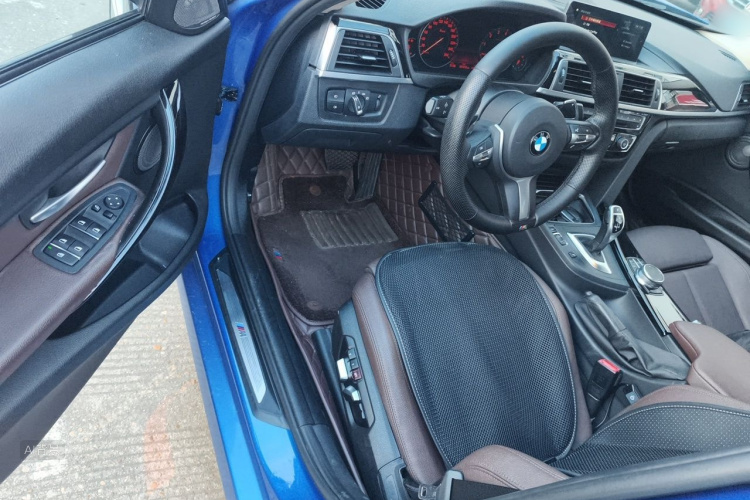 BMW 3 Series 2018 car image #18